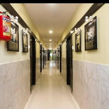 Hotel Swaraj Logde Panvel Eksteriør billede