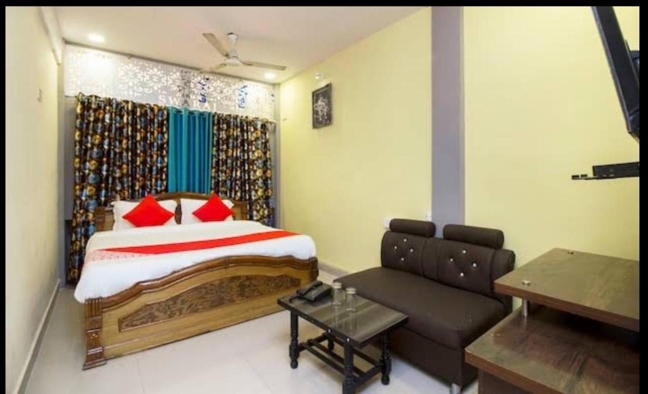 Hotel Swaraj Logde Panvel Eksteriør billede