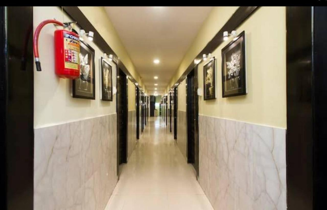 Hotel Swaraj Logde Panvel Eksteriør billede
