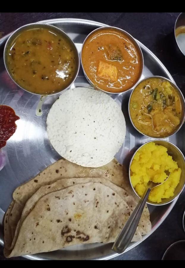 Hotel Swaraj Logde Panvel Eksteriør billede